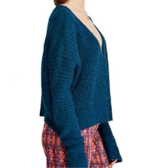 Free People Moonbeam V Neck Alpaca Blend Sweater M NWT - Picture 3 of 13